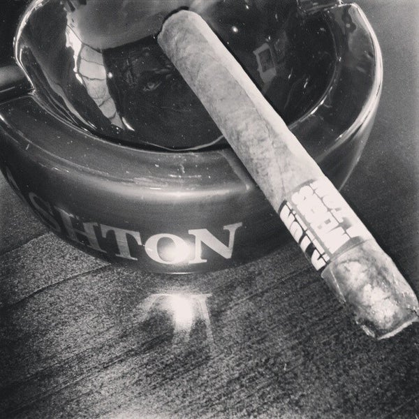 Genuine Cigar Smoke Shop in Santa Clarita