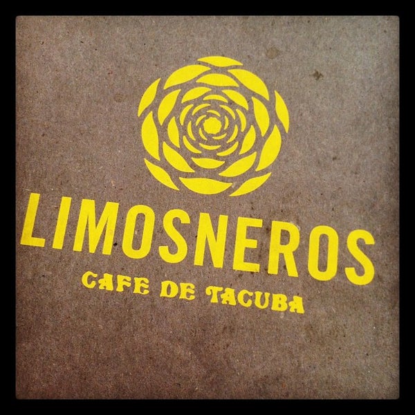 รูปภาพถ่ายที่ Limosneros โดย Carla Q. เมื่อ 10/21/2012