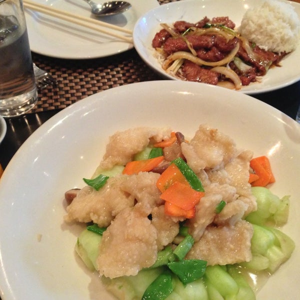 Foto tirada no(a) Koi Fine Asian Cuisine &amp; Lounge por Lory L. em 3/31/2013