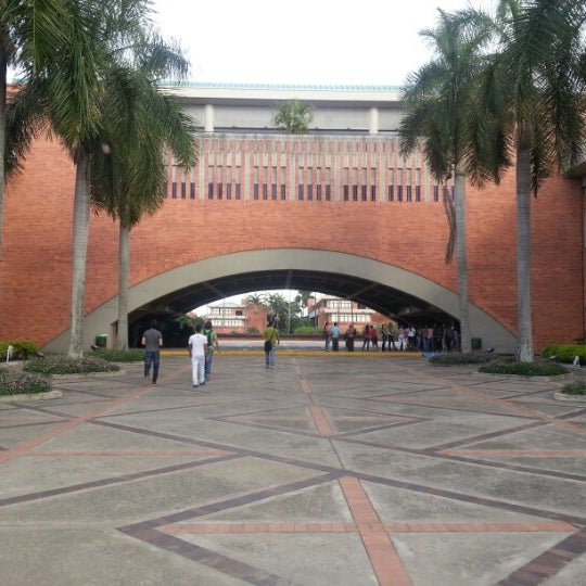Снимок сделан в Universidad Autónoma de Occidente - Cali пользователем Miguel Angel U. 12/5/2012