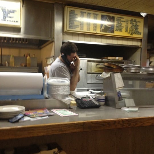 12/15/2012에 Mike C.님이 Cifelli&#39;s Pizza에서 찍은 사진