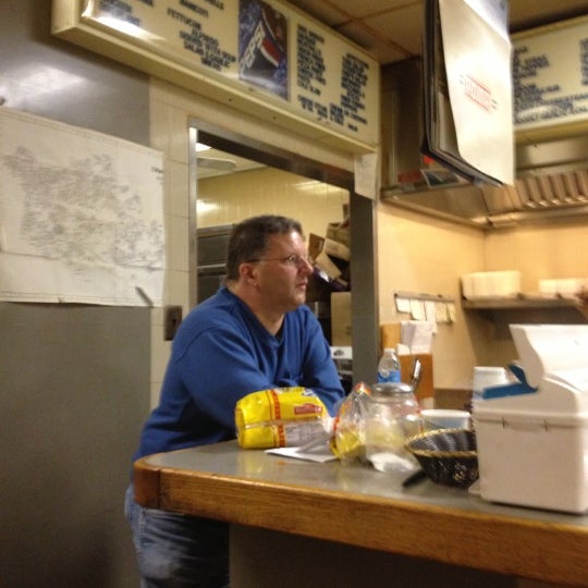 10/13/2012 tarihinde Mike C.ziyaretçi tarafından Cifelli&#39;s Pizza'de çekilen fotoğraf