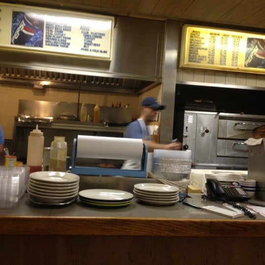 10/25/2012にMike C.がCifelli&#39;s Pizzaで撮った写真