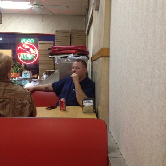 12/4/2012 tarihinde Mike C.ziyaretçi tarafından Cifelli&#39;s Pizza'de çekilen fotoğraf