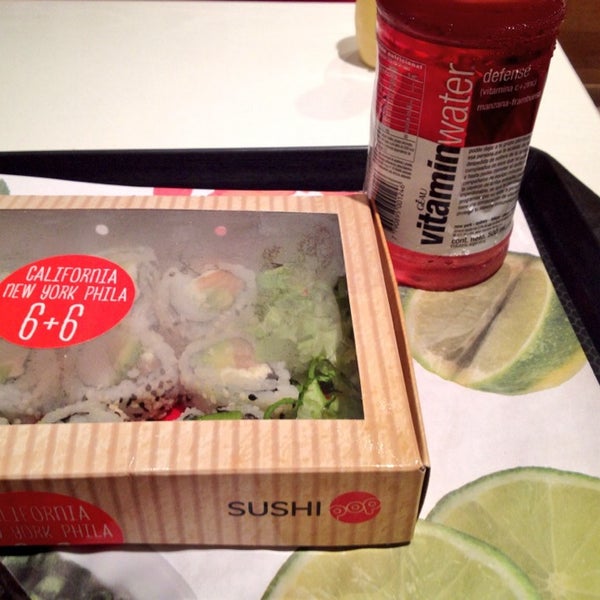รูปภาพถ่ายที่ Sushi Pop โดย Eva P. เมื่อ 1/21/2014