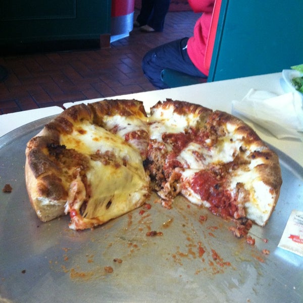 รูปภาพถ่ายที่ Asaggio Pizza Pasta Plus โดย Nikki D. เมื่อ 1/1/2013