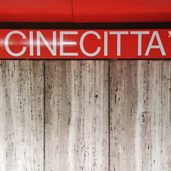 รูปภาพถ่ายที่ CinecittàDue โดย Elena T. เมื่อ 7/29/2015