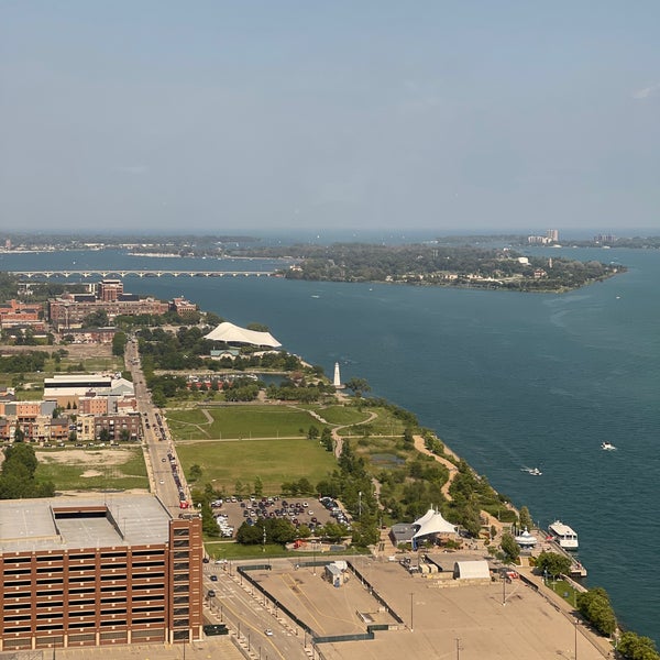 รูปภาพถ่ายที่ Detroit Marriott at the Renaissance Center โดย Laura W. เมื่อ 8/20/2023