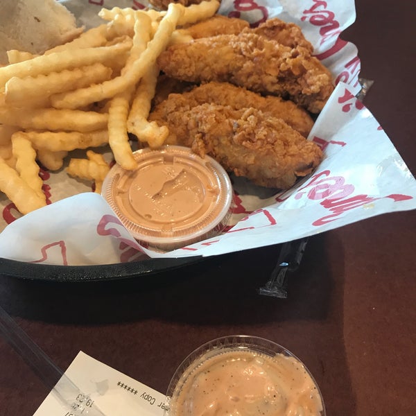 Photo taken at Raising Cane&#39;s Chicken Fingers by ᴡ M. on 12/4/2017