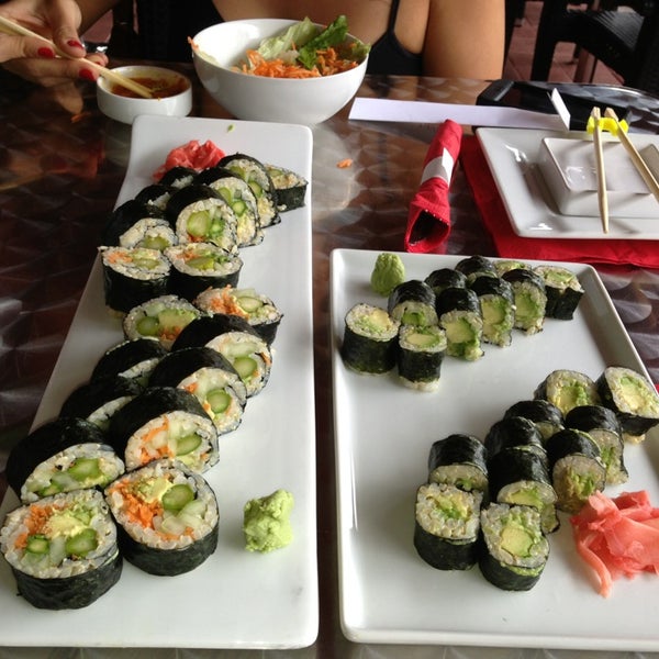 2/12/2013 tarihinde Brandon A.ziyaretçi tarafından Sushi Sake Doral'de çekilen fotoğraf
