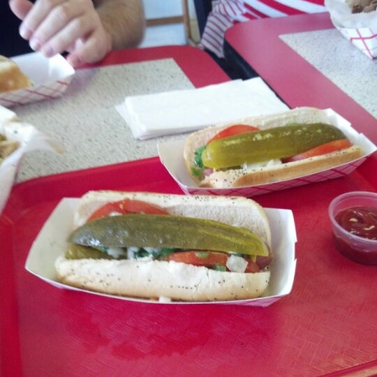 1/21/2013 tarihinde Scott K. E.ziyaretçi tarafından Hotdog-Opolis'de çekilen fotoğraf