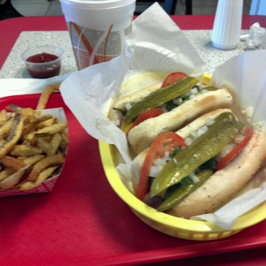 9/19/2012 tarihinde Scott K. E.ziyaretçi tarafından Hotdog-Opolis'de çekilen fotoğraf