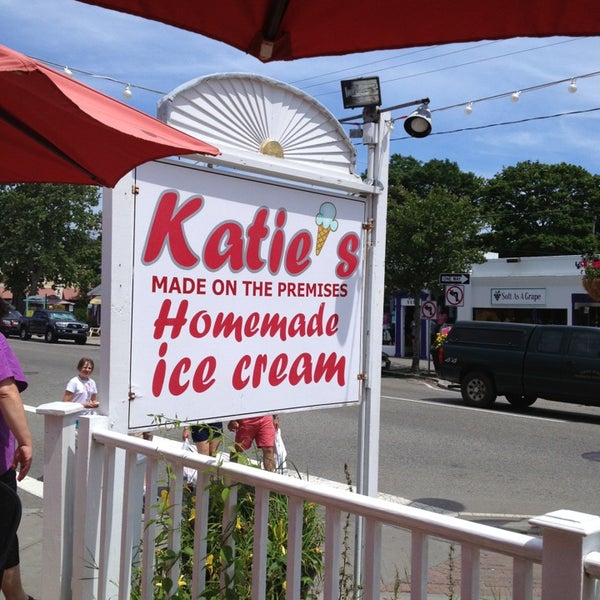 รูปภาพถ่ายที่ Katie&#39;s Homemade Ice Cream โดย Nick A. เมื่อ 7/8/2013