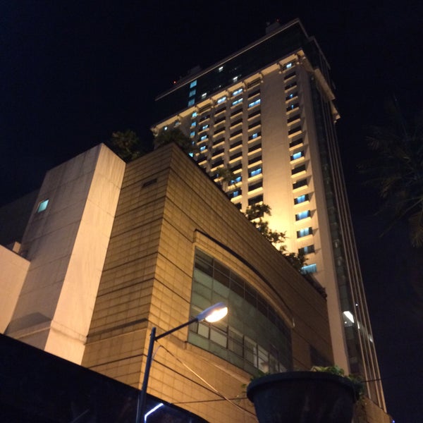 Foto scattata a Menara Peninsula Hotel Jakarta da Dimas H. il 6/10/2016