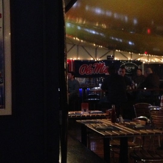 Photo prise au Wharf Bar &amp; Grill par Stacey P. le11/10/2012