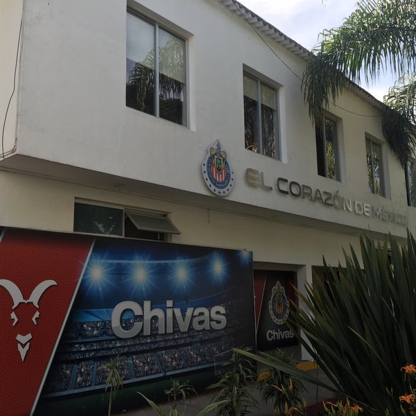 Foto tirada no(a) Casa Club Chivas Verde Valle por Ricardo L. em 7/29/2015