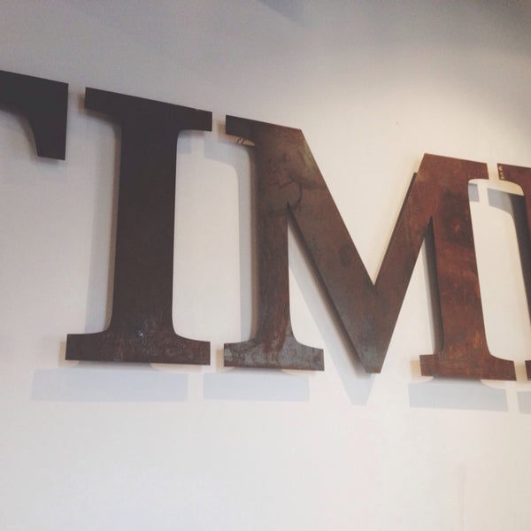 รูปภาพถ่ายที่ Time Restaurant &amp; Bar โดย Olja P. เมื่อ 3/8/2014