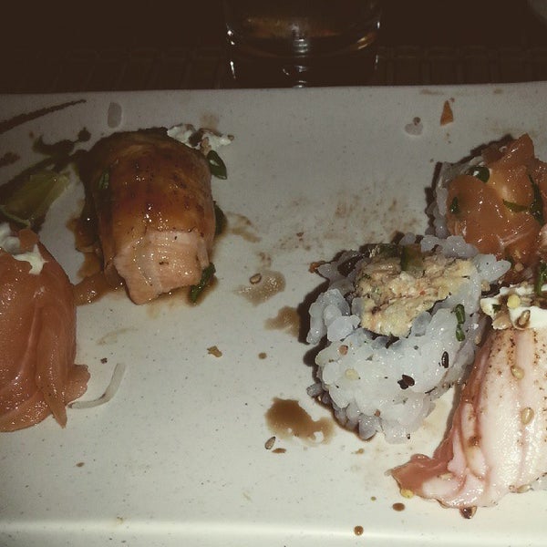 Foto diambil di Taishi | Express &amp; Sushi Lounge oleh Carol H. pada 12/24/2014