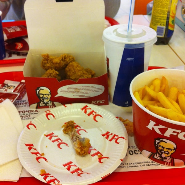 รูปภาพถ่ายที่ KFC โดย Céc เมื่อ 5/8/2013