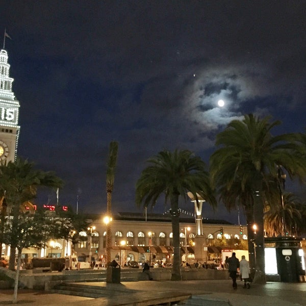 Photo taken at The Holiday Ice Rink at Embarcadero Center by Scott K. on 11/24/2015