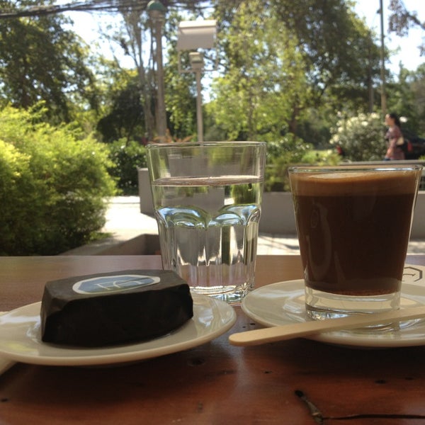 2/18/2013 tarihinde Adriano C.ziyaretçi tarafından Faustina Café'de çekilen fotoğraf