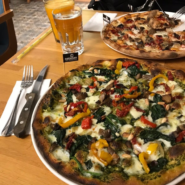 10/16/2018 tarihinde Emine U.ziyaretçi tarafından All Eatalian ( Pizza • Caffe • Ristorante )'de çekilen fotoğraf
