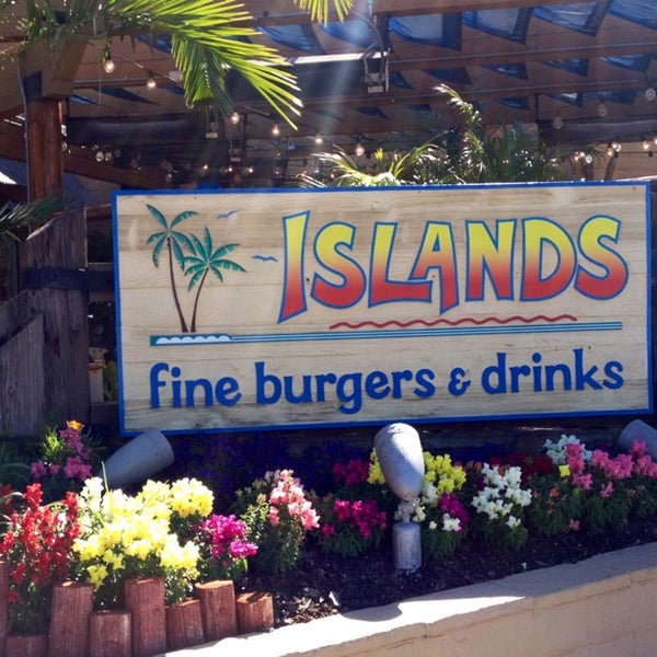 รูปภาพถ่ายที่ Islands Restaurant โดย Emine U. เมื่อ 3/3/2013