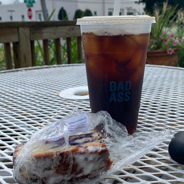 Foto tirada no(a) Bad Ass Coffee of Hawaii por E B em 9/10/2020