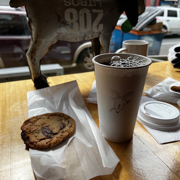 Foto tirada no(a) The Jolly Goat Coffee Bar por E B em 3/27/2022