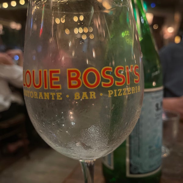 5/16/2021にE BがLouie Bossi&#39;s Ristorante Bar Pizzeriaで撮った写真
