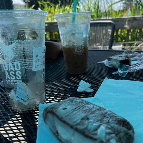 Photo taken at Bad Ass Coffee of Hawaii by E B on 8/9/2022