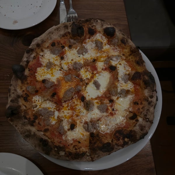 รูปภาพถ่ายที่ Razza Pizza Artiginale โดย E B เมื่อ 7/13/2023