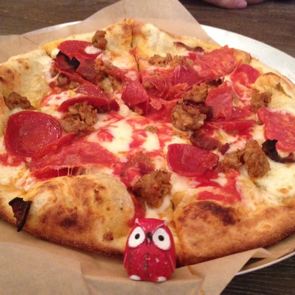 รูปภาพถ่ายที่ Pizza Snob โดย Sarah S. เมื่อ 8/23/2014