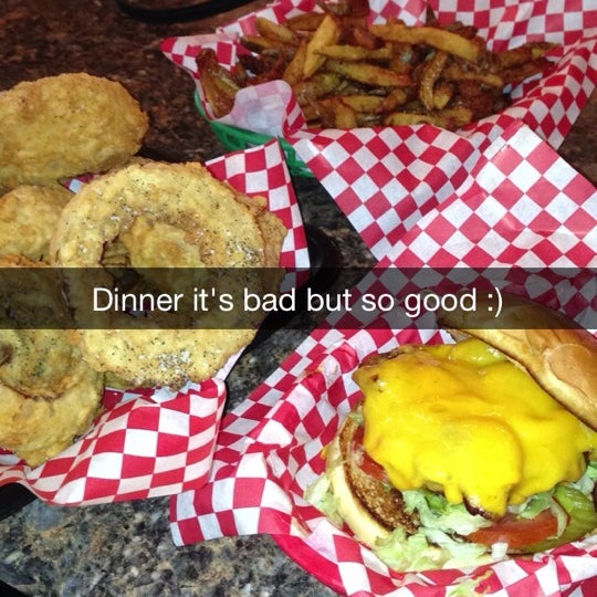10/23/2013 tarihinde Michelle L.ziyaretçi tarafından Chop House Burgers'de çekilen fotoğraf