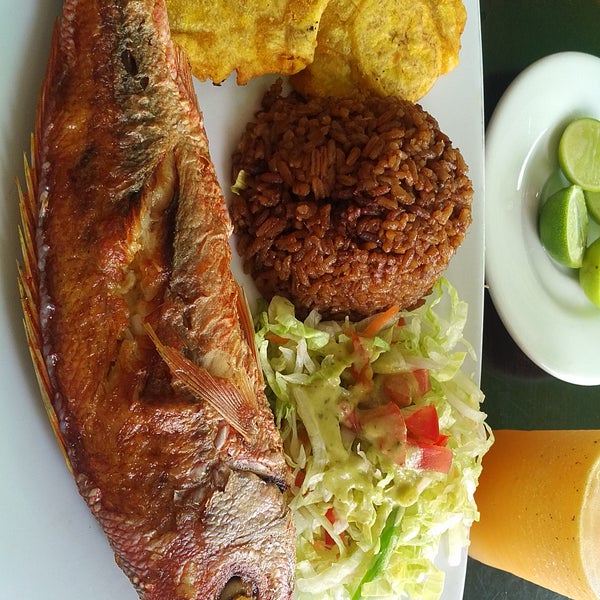 Ask for pargo special - fishbwith good texture served with rice and fish soup. Watch soccer on TV!