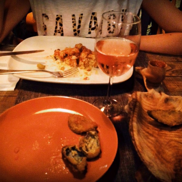 7/1/2015 tarihinde Efe G.ziyaretçi tarafından Leyla Restaurant &amp; Bar'de çekilen fotoğraf