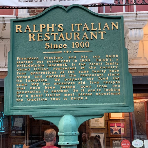 Снимок сделан в Ralph&#39;s Italian Restaurant пользователем Eric P. 7/4/2019