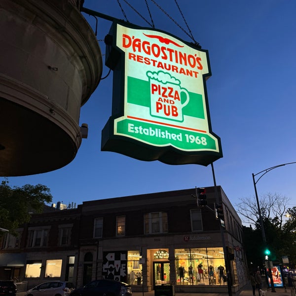 Снимок сделан в D&#39;Agostino&#39;s Pizza and Pub Wrigleyville пользователем Eric P. 5/11/2024