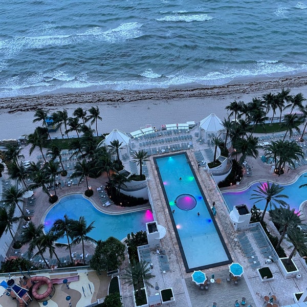 Foto tirada no(a) Diplomat Beach Resort Hollywood, Curio Collection by Hilton por Eric P. em 8/16/2021
