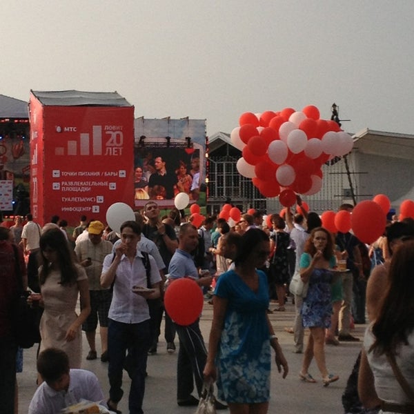 Логотип мтс банка 2023. 30 летие мтс. Фотозоны мтс. Мтс праздник. Мтс поздравление с днем рождения.