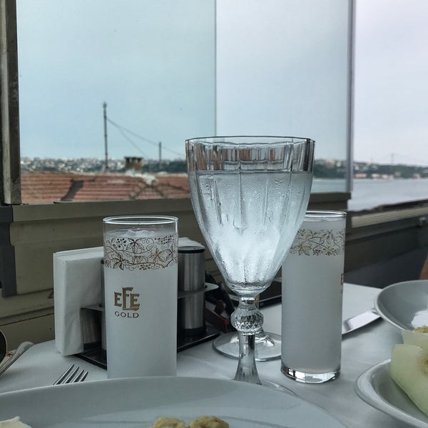 Das Foto wurde bei İskele Restaurant von Züleyha am 6/15/2018 aufgenommen