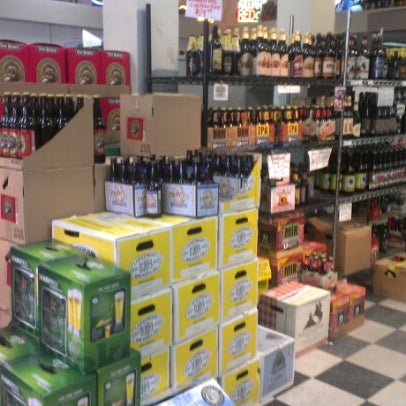 Foto scattata a American Beer Distributors da John S. il 12/24/2012