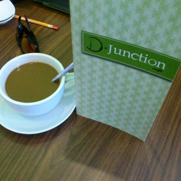 รูปภาพถ่ายที่ D Junction Cafe โดย Mohd Zulkhairi M. เมื่อ 3/16/2013