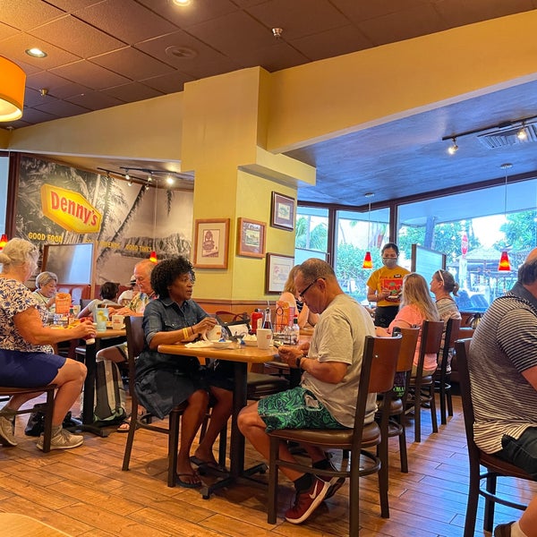 Denny's Waikiki 205 Lewers St