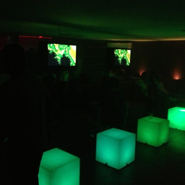 รูปภาพถ่ายที่ Meet Music &amp; Lounge โดย Rafael D. เมื่อ 1/5/2013
