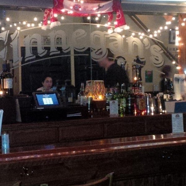 Foto diambil di Finnegan&#39;s Pub oleh Sandi pada 8/2/2014
