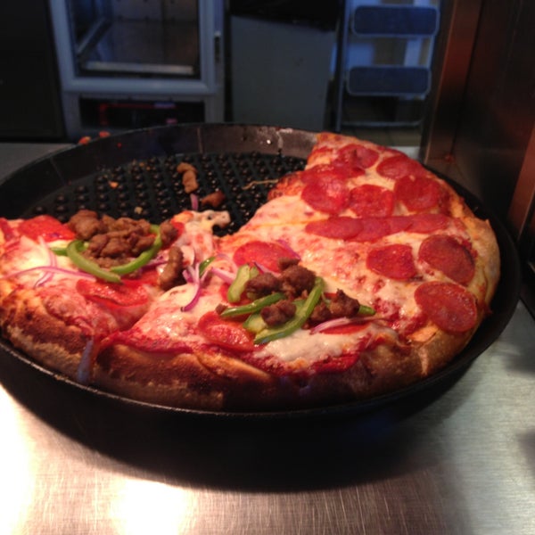 Das Foto wurde bei 4th St. Pizza Co. von Frank H. am 4/26/2013 aufgenommen