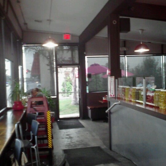 Foto diambil di G Burger oleh Johnny R. pada 11/17/2012