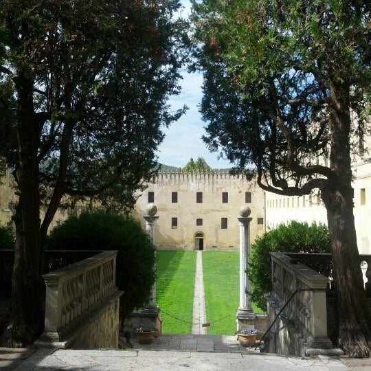 รูปภาพถ่ายที่ Castello del Catajo โดย Andrea D. เมื่อ 9/26/2012