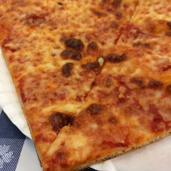 1/10/2014에 Trey T.님이 Kaimuki&#39;s Boston Style Pizza에서 찍은 사진